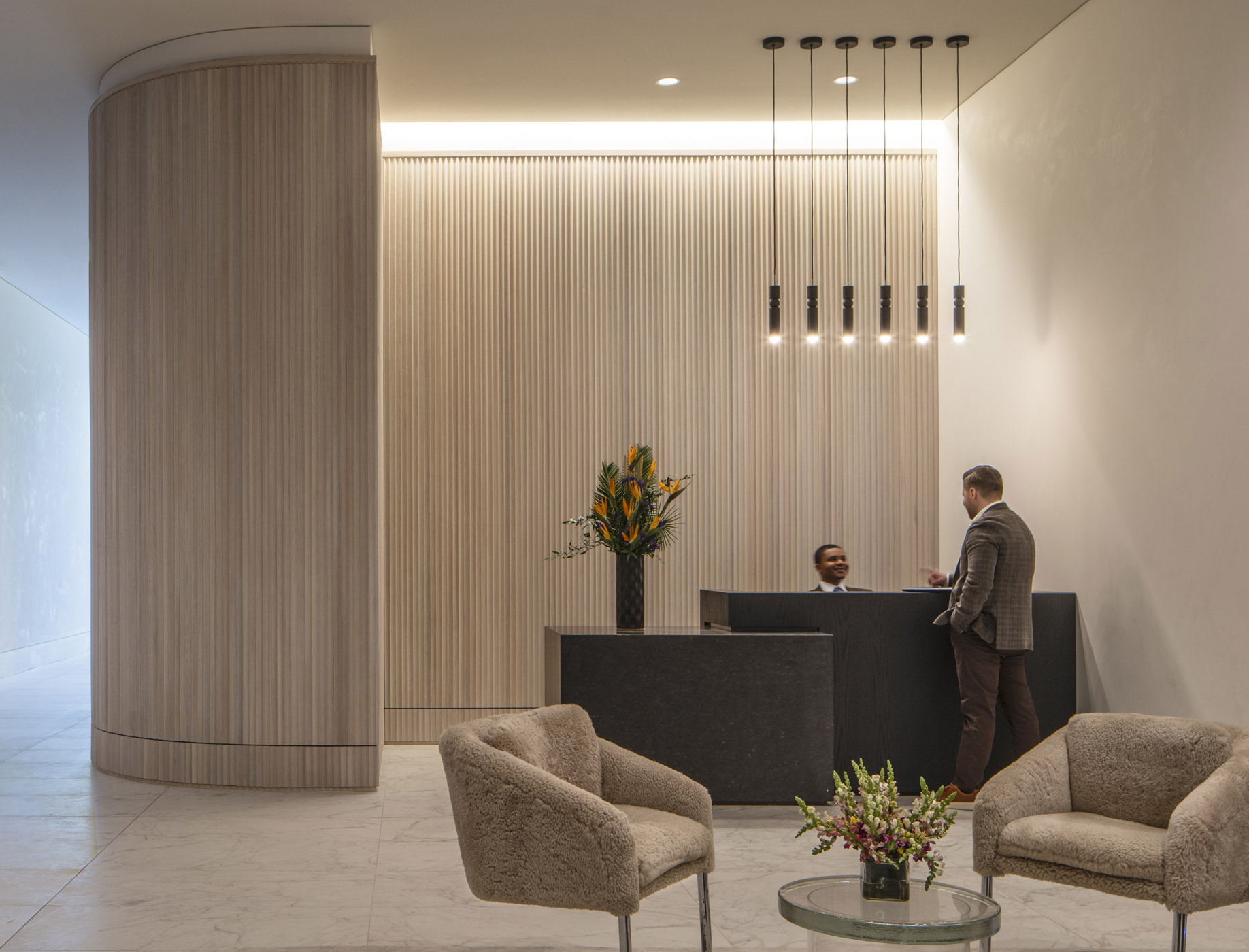 1000M concierge and west lobby