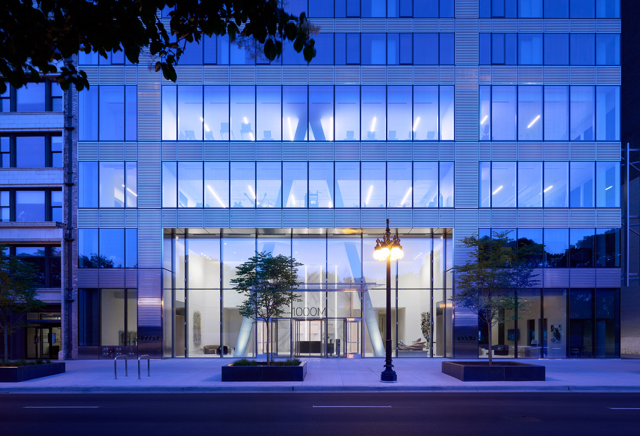 1000M Apartments Michigan Avenue Entrance