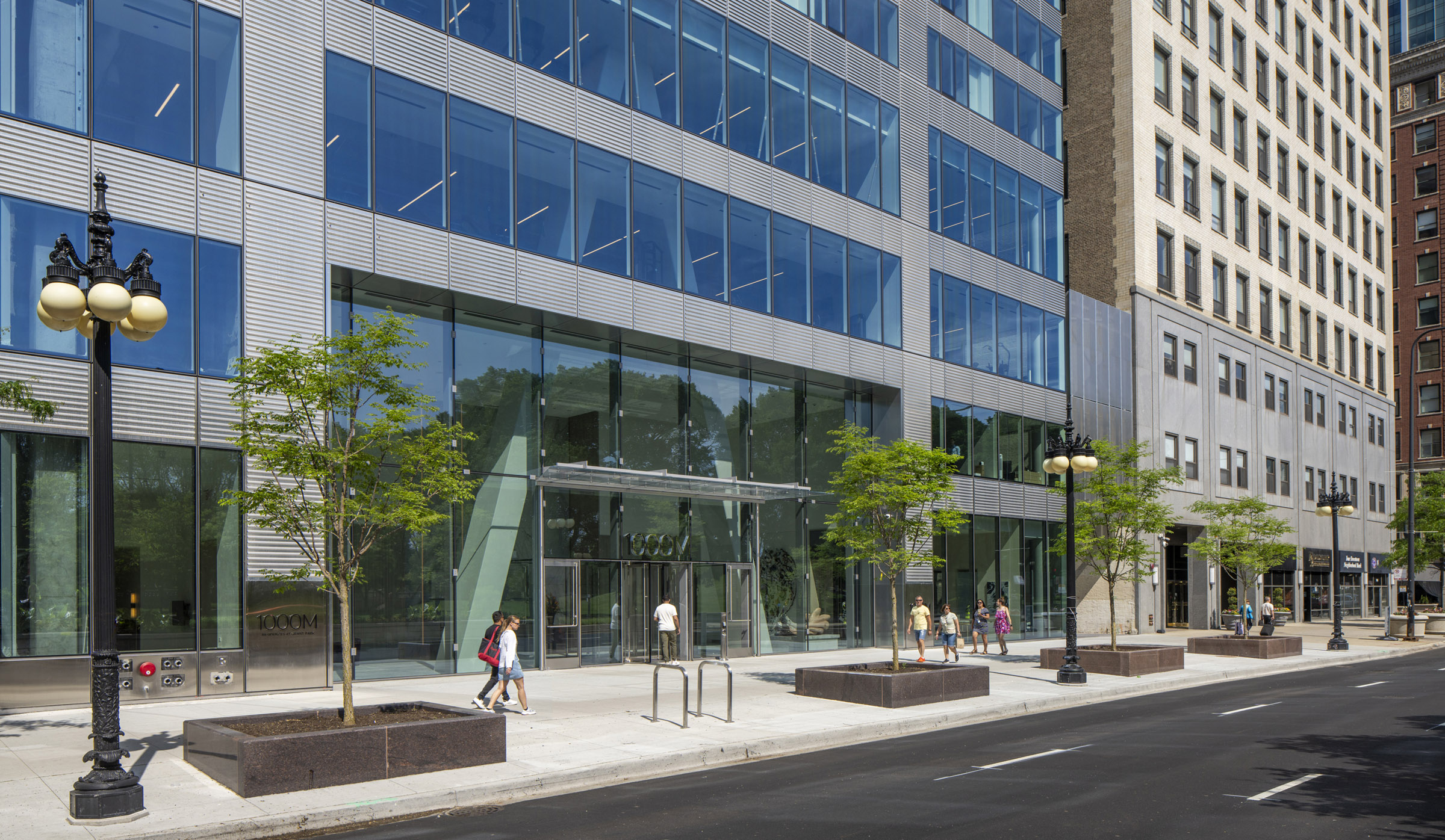 1000M Chicago Apartments Michigan Ave Entrance with People