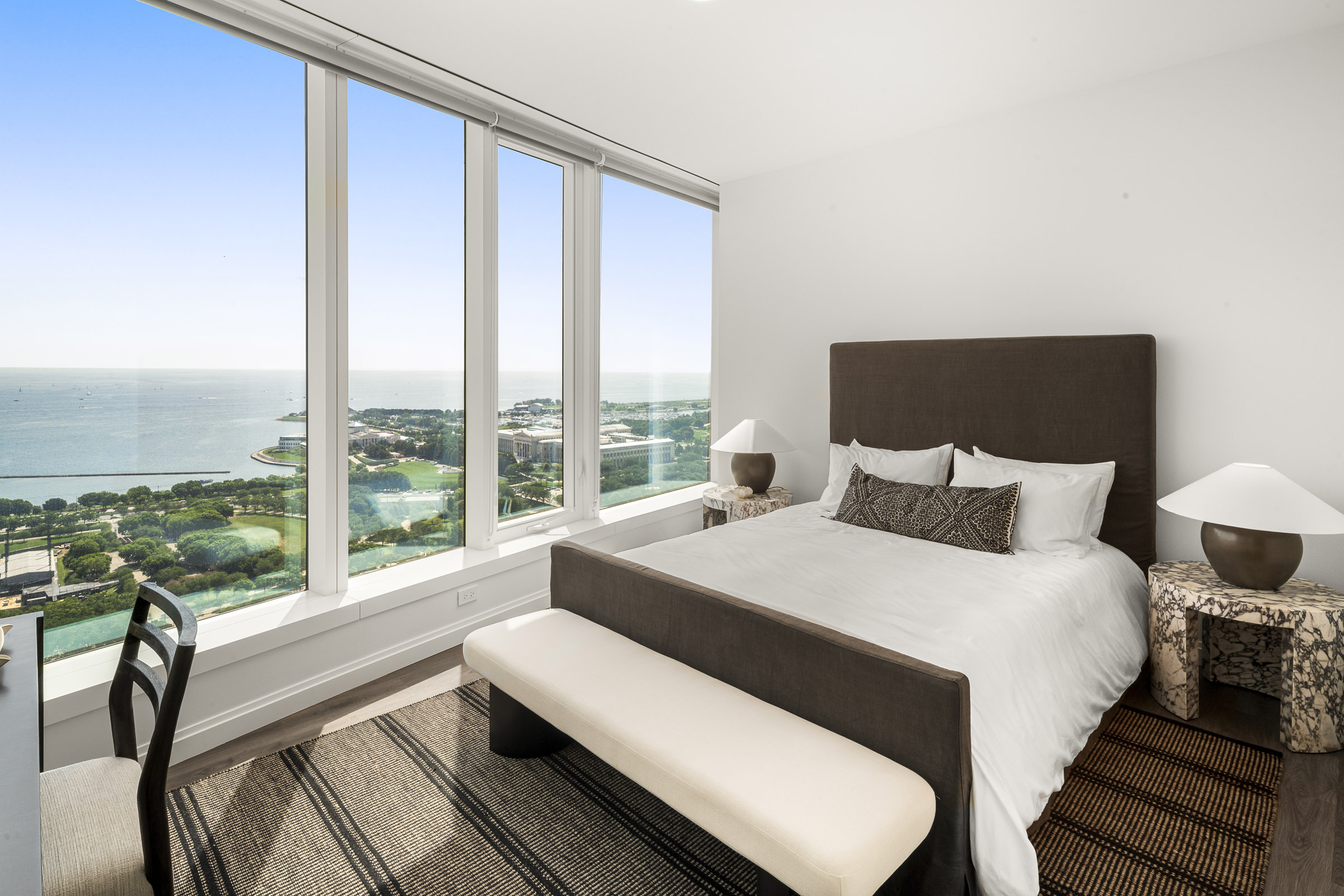 1000M Bedroom overlooking grant park view